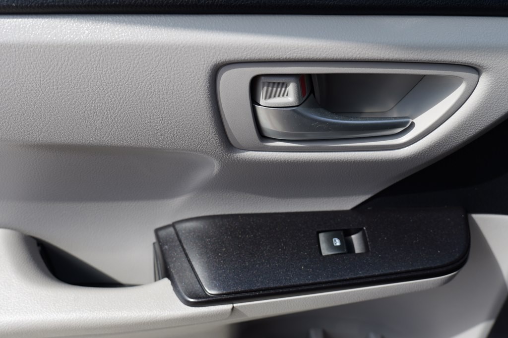 2017 Toyota Camry Image 29