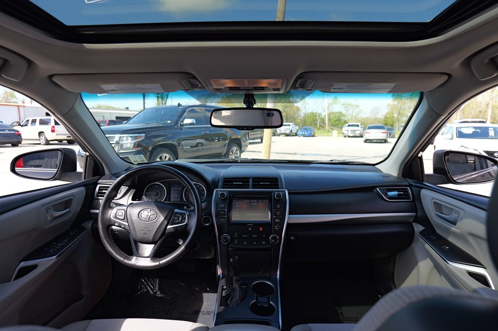 2017 Toyota Camry Image 30