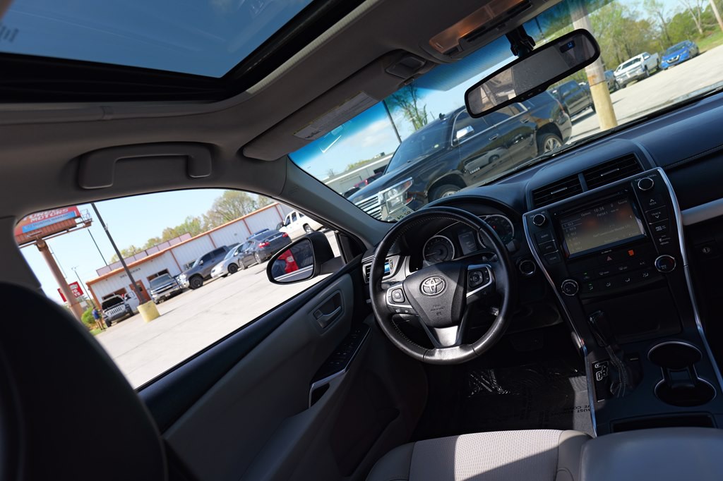 2017 Toyota Camry Image 31