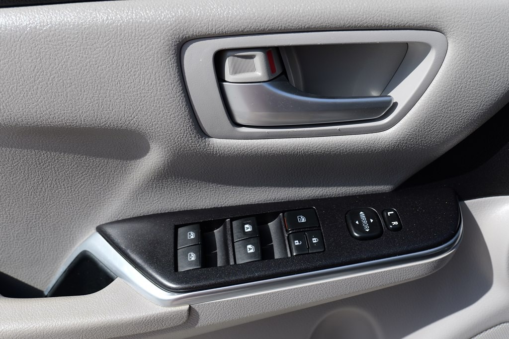 2017 Toyota Camry Image 60