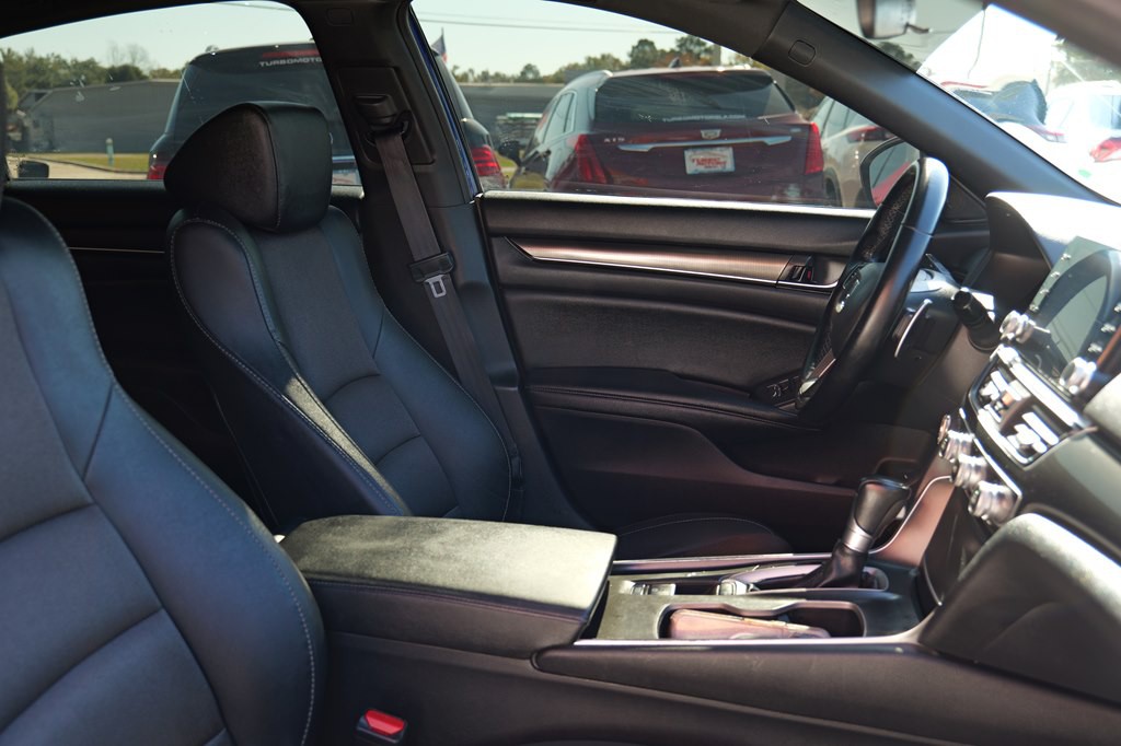 2020 Honda Accord Image 32