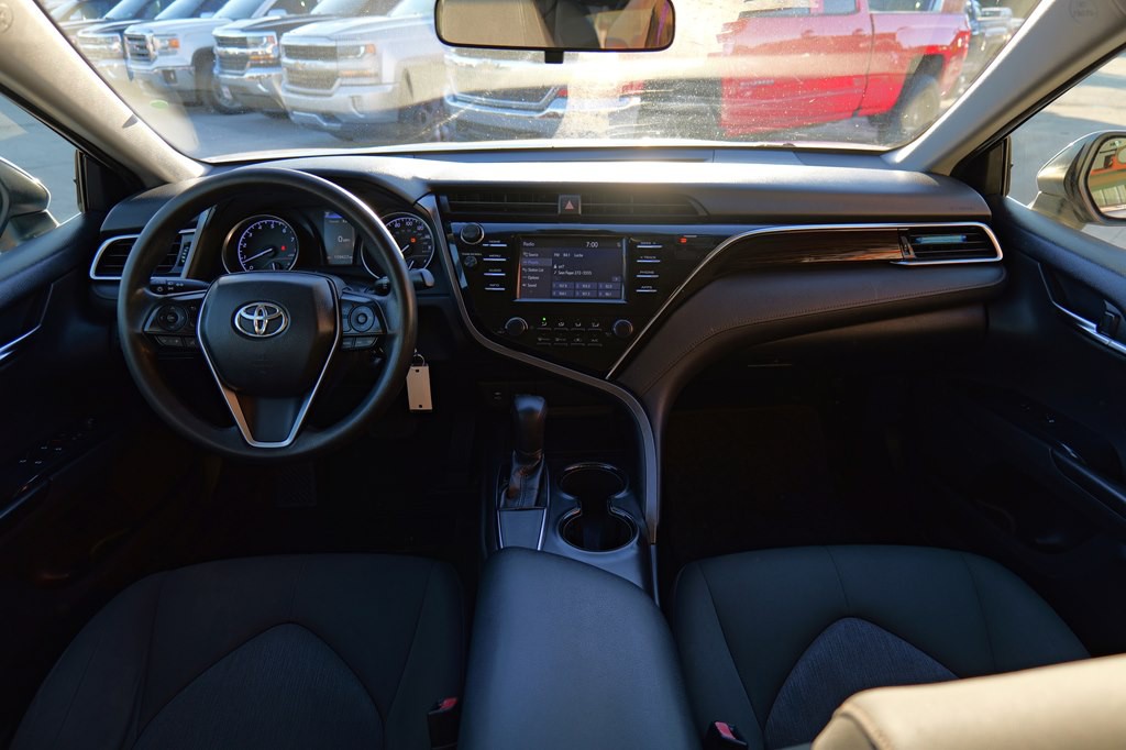 2018 Toyota Camry Image 18