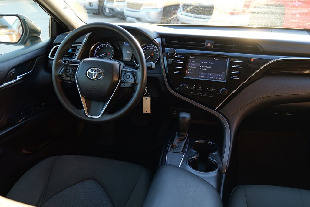 2018 Toyota Camry Image 19