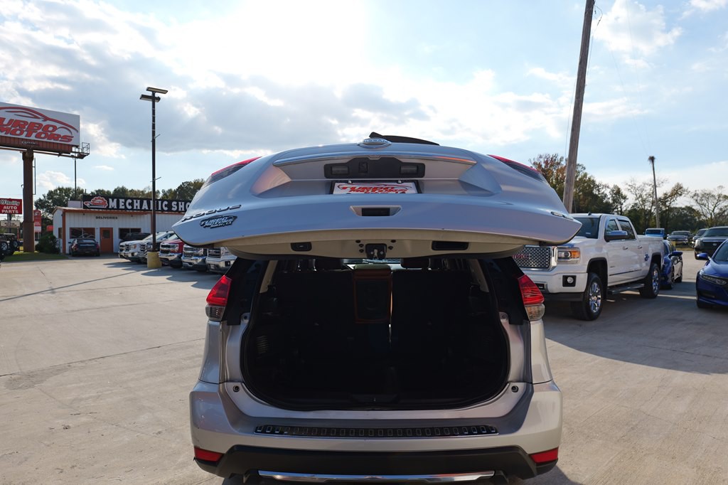 2018 Nissan Rogue Image 16