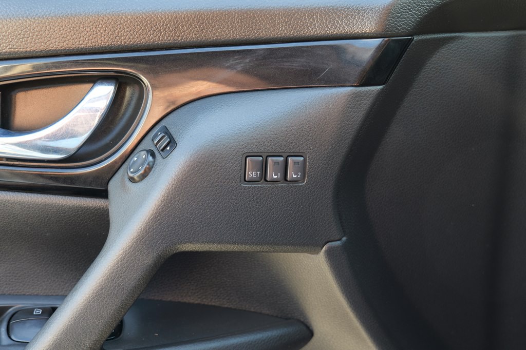 2018 Nissan Rogue Image 35