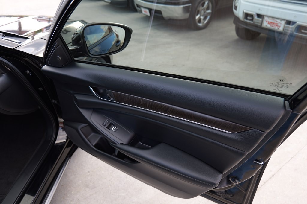 2020 Honda Accord Image 24