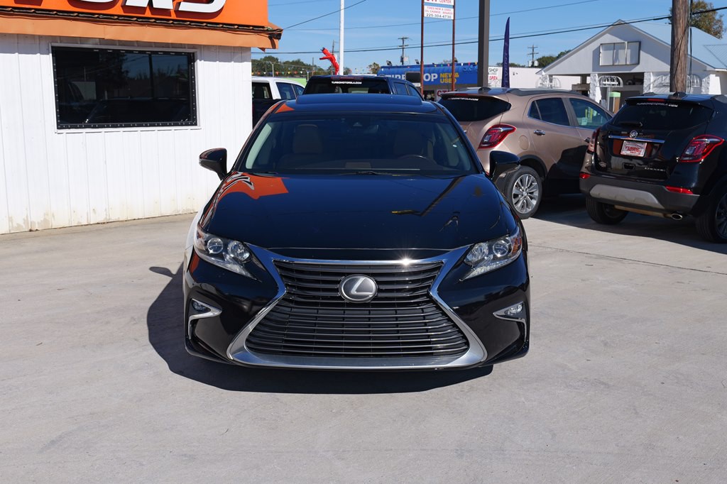 2017 Lexus ES Image 2