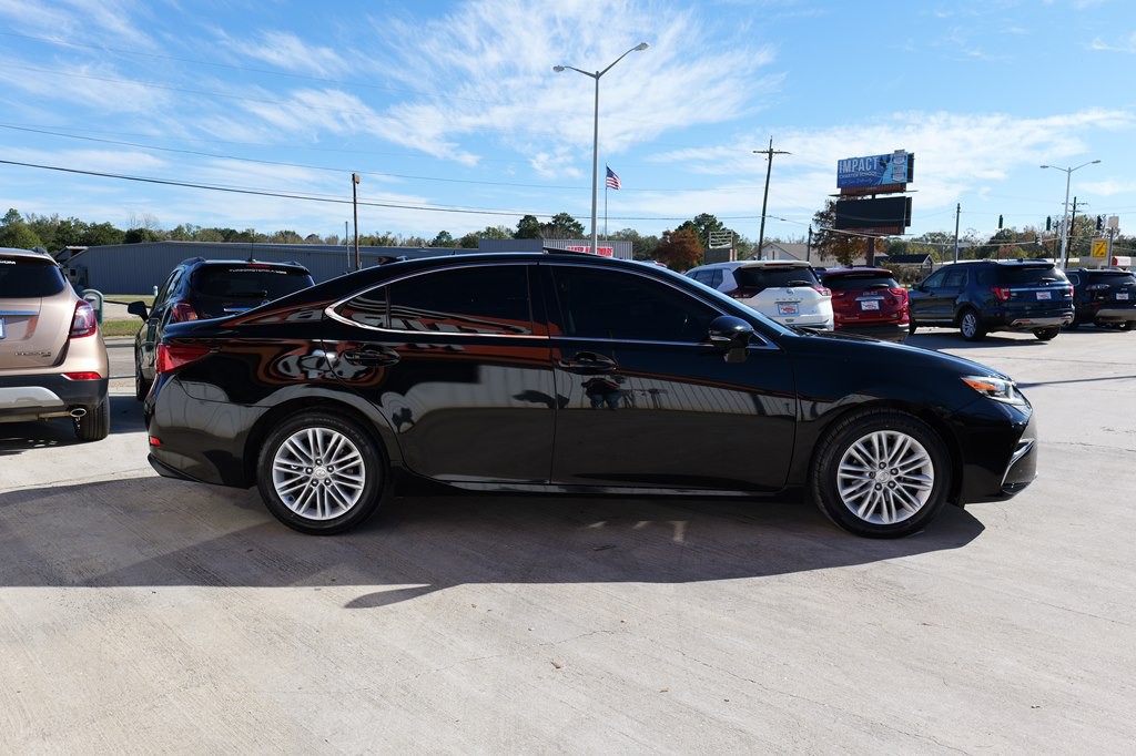 2017 Lexus ES Image 4