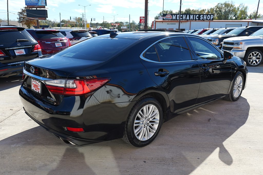 2017 Lexus ES Image 5