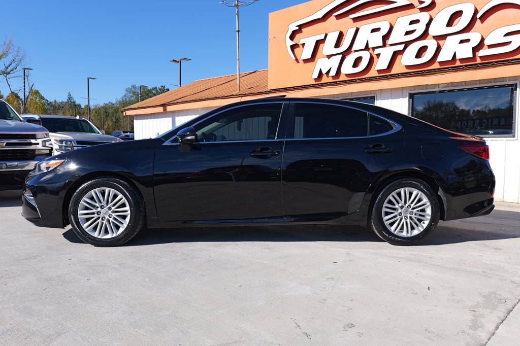 2017 Lexus ES Image 8