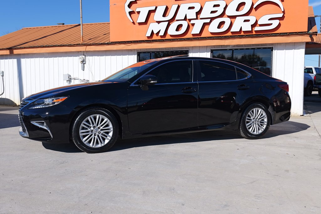 2017 Lexus ES Image 9