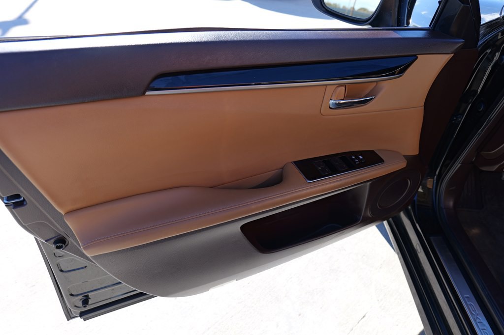 2017 Lexus ES Image 11