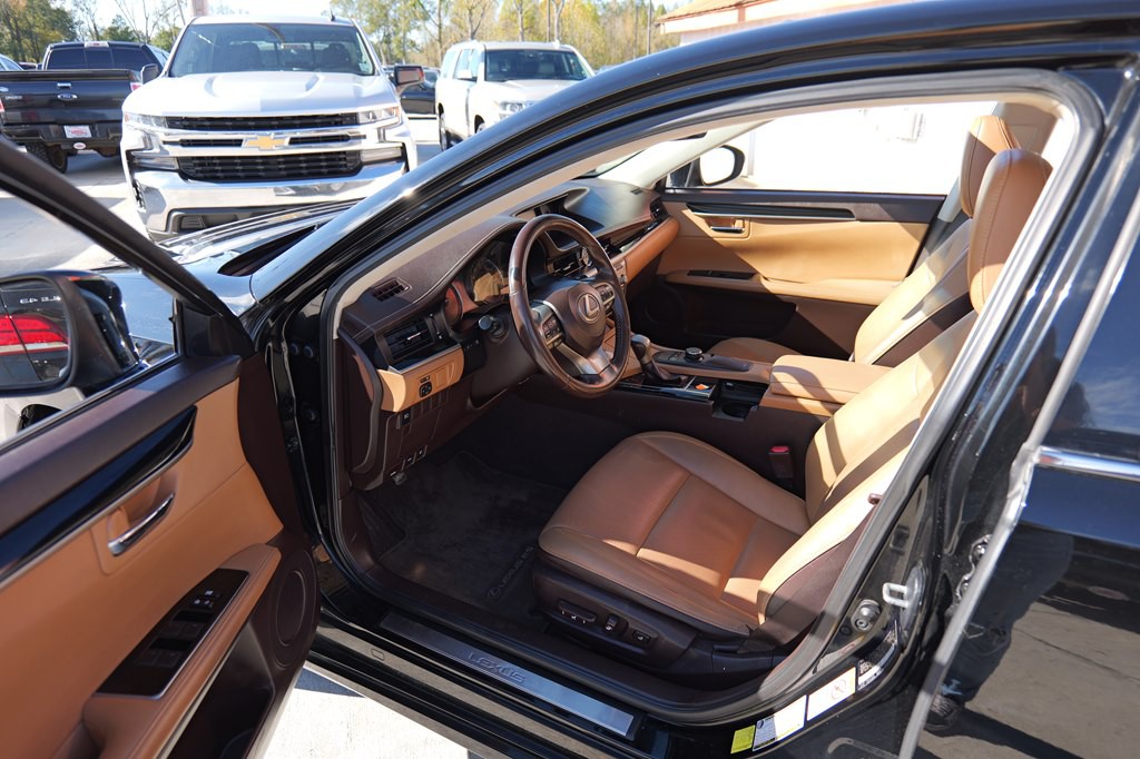 2017 Lexus ES Image 12