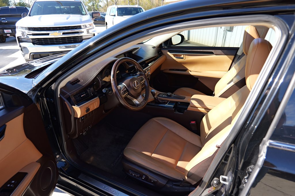 2017 Lexus ES Image 13