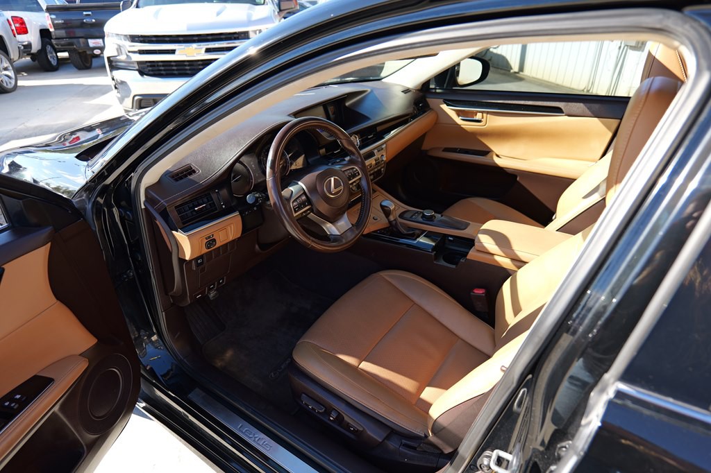 2017 Lexus ES Image 14