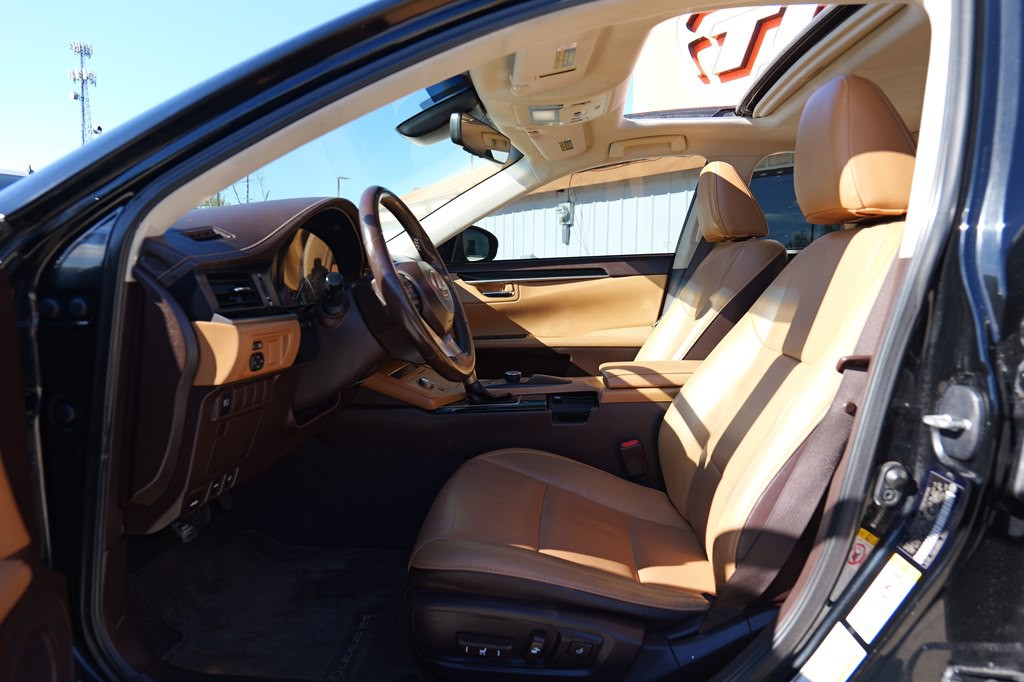 2017 Lexus ES Image 15