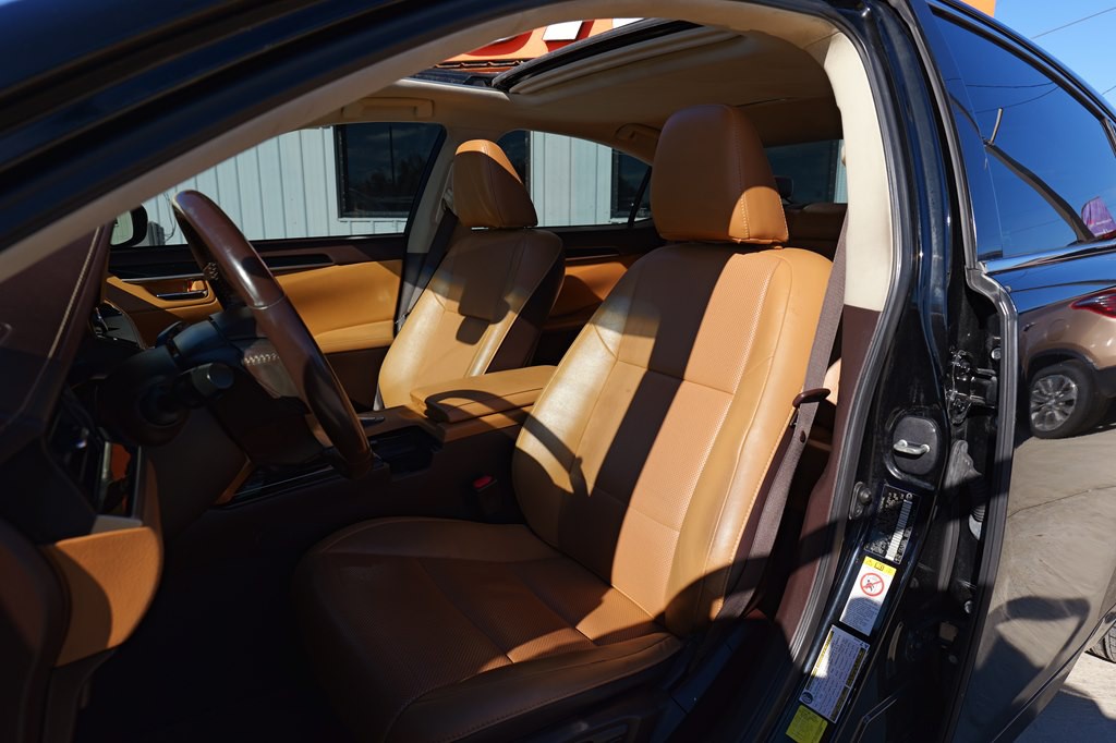 2017 Lexus ES Image 16