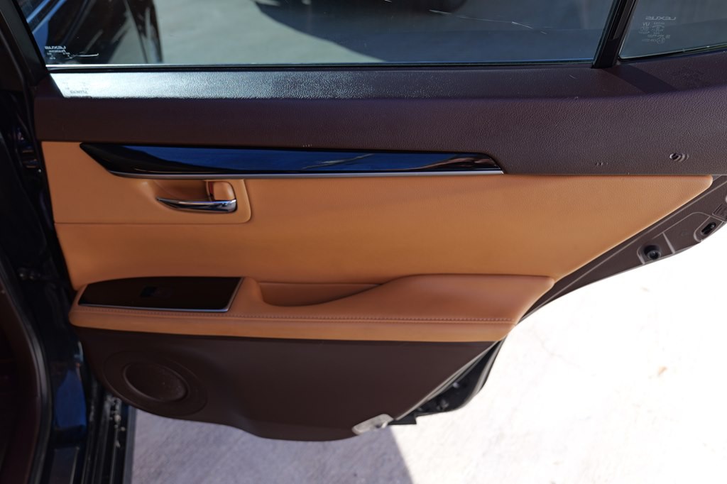 2017 Lexus ES Image 22