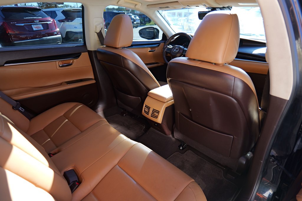 2017 Lexus ES Image 23