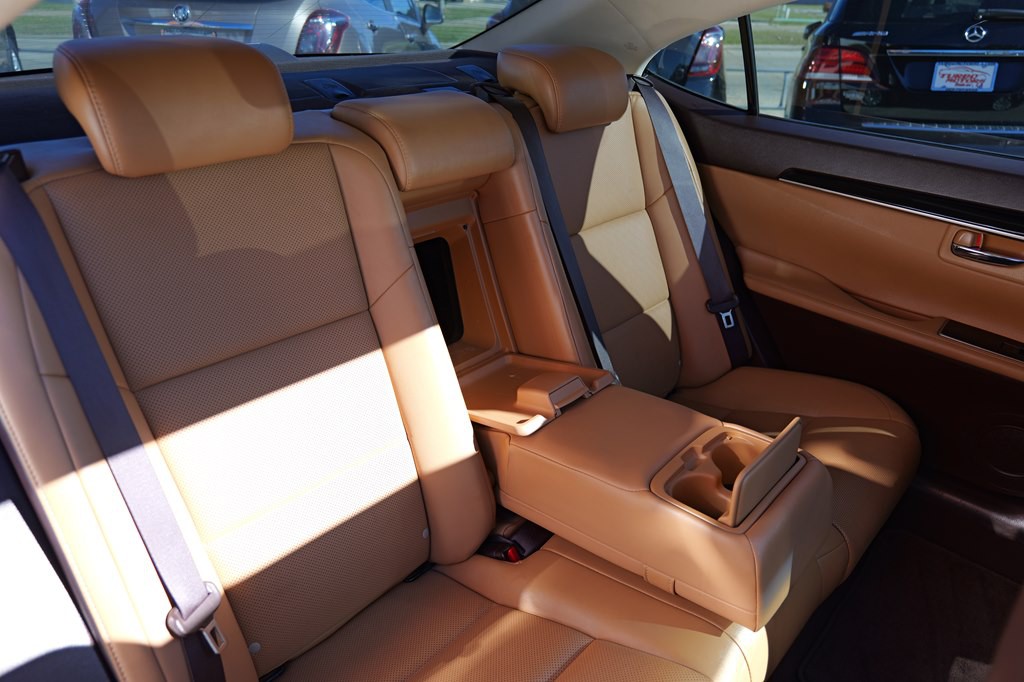 2017 Lexus ES Image 25