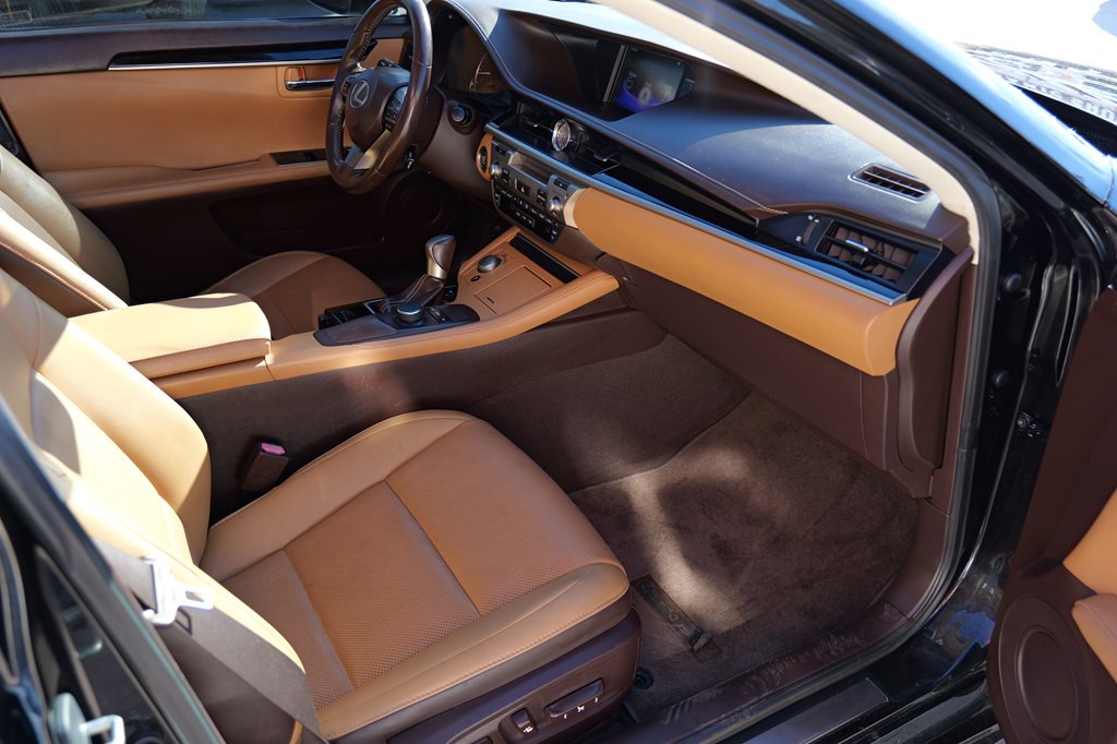 2017 Lexus ES Image 27