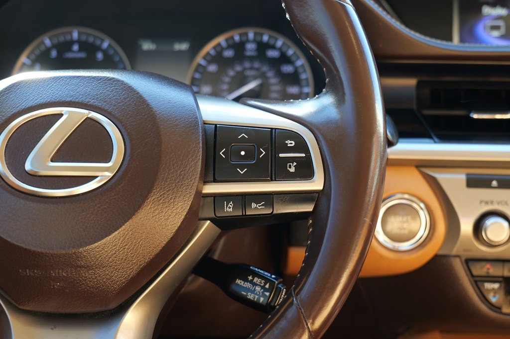 2017 Lexus ES Image 34