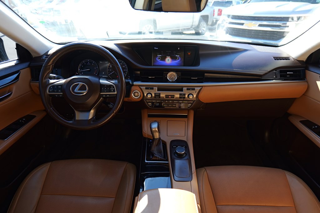 2017 Lexus ES Image 35