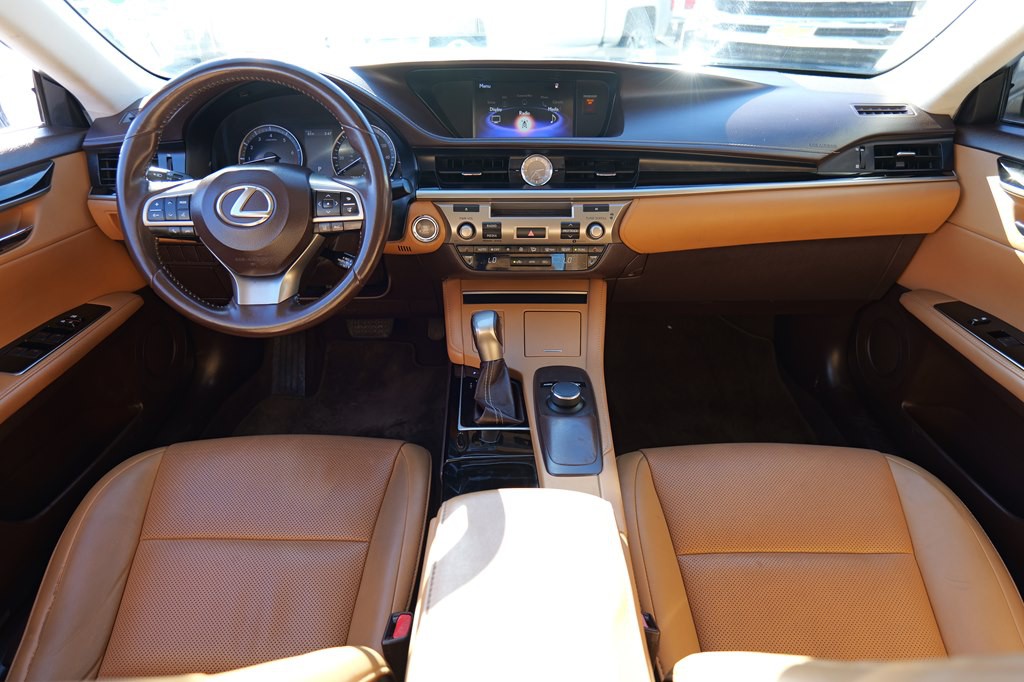 2017 Lexus ES Image 36