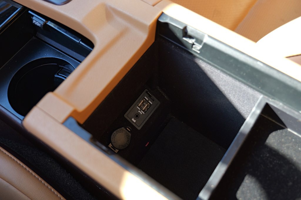 2017 Lexus ES Image 46