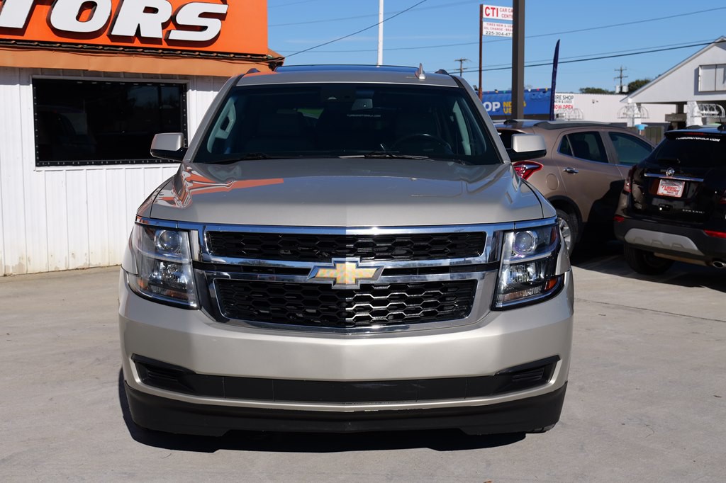 2017 Chevrolet Suburban Image 2