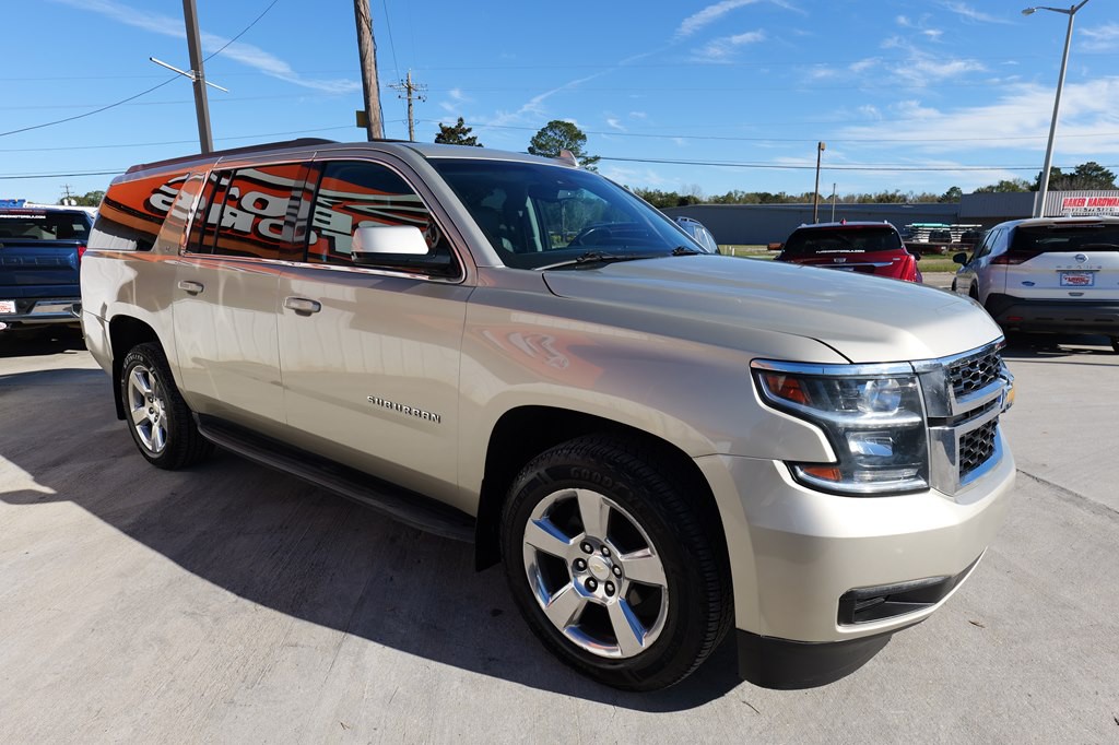 2017 Chevrolet Suburban Image 3