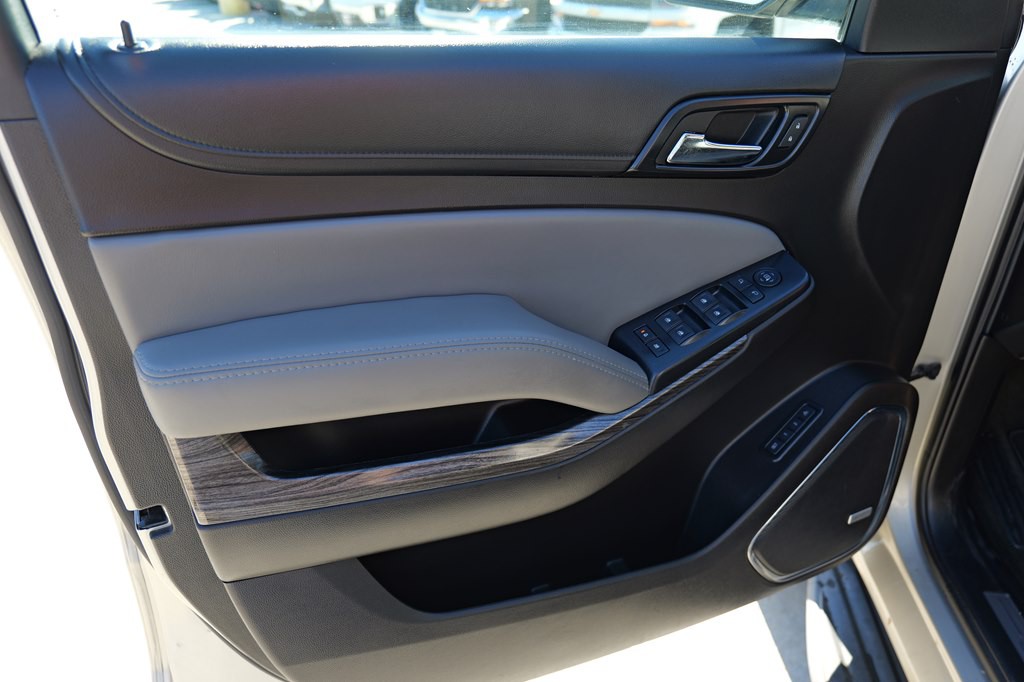 2017 Chevrolet Suburban Image 11