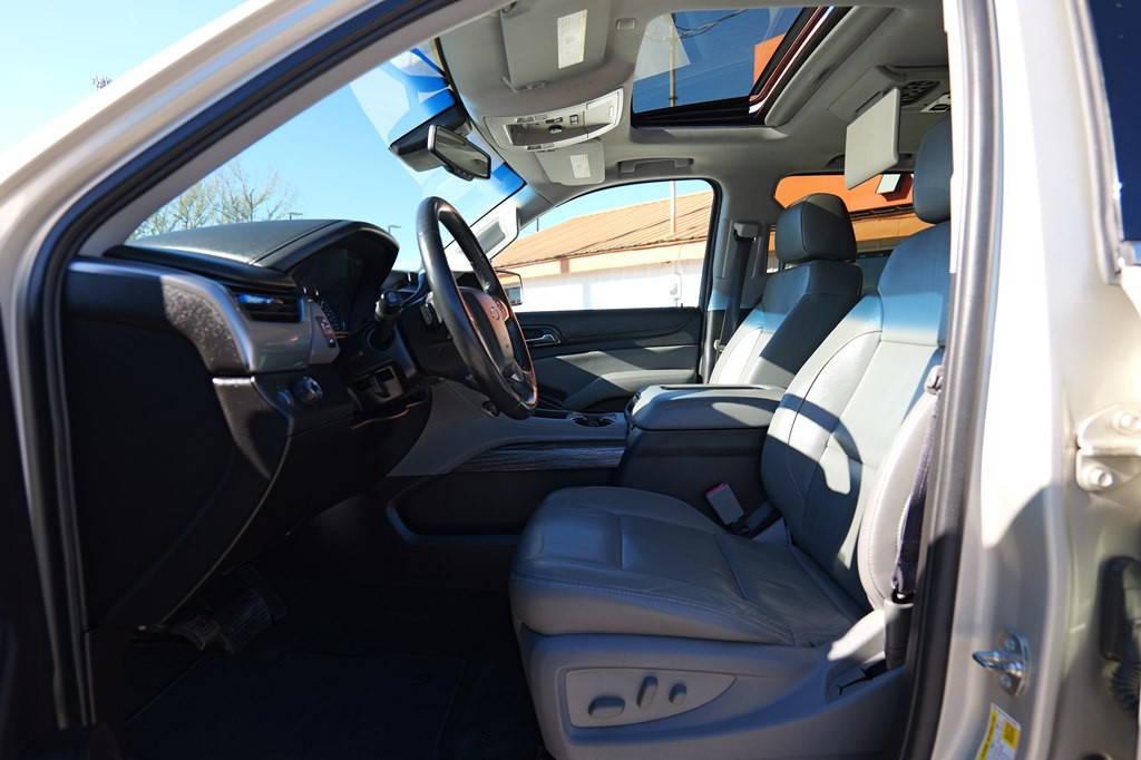 2017 Chevrolet Suburban Image 12