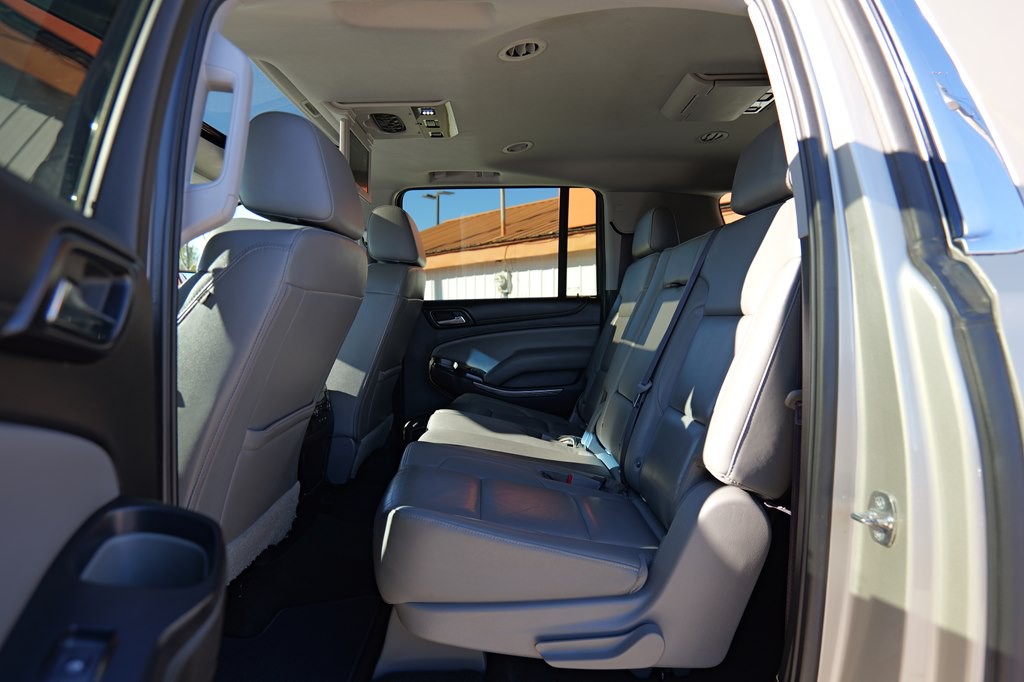 2017 Chevrolet Suburban Image 16