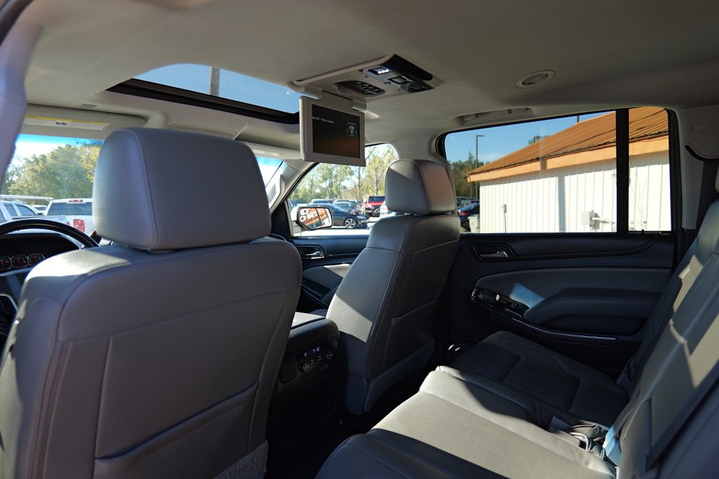 2017 Chevrolet Suburban Image 17