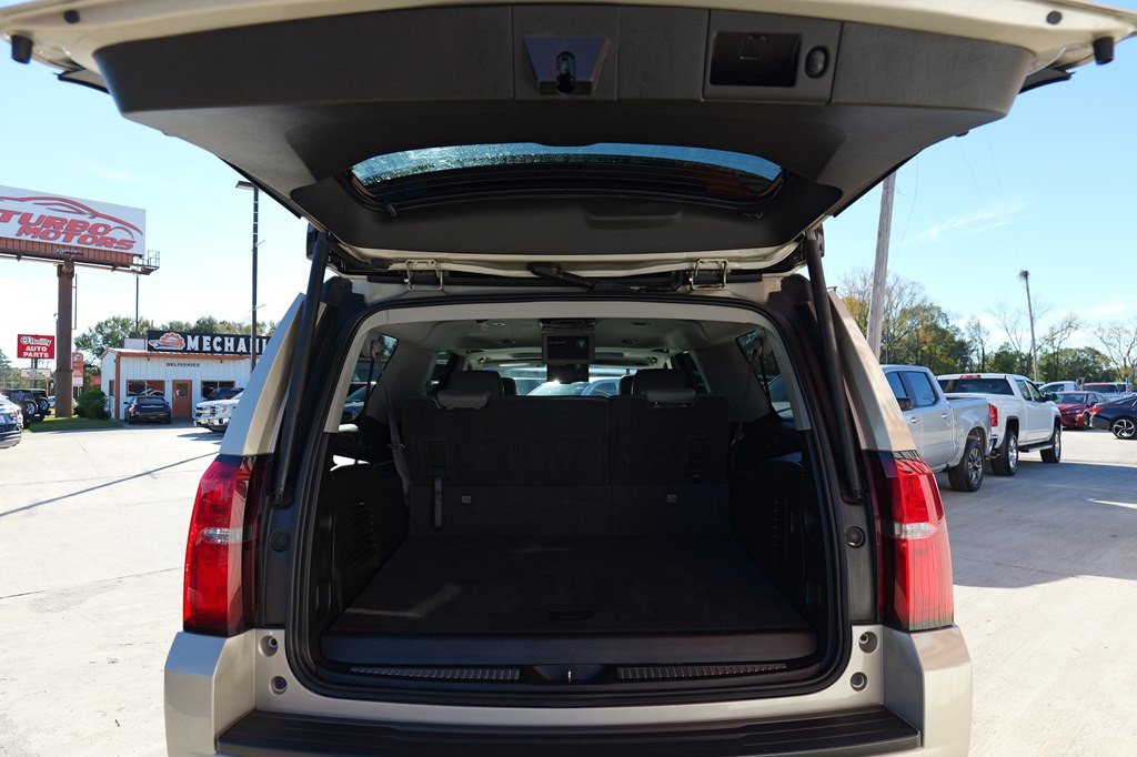 2017 Chevrolet Suburban Image 19