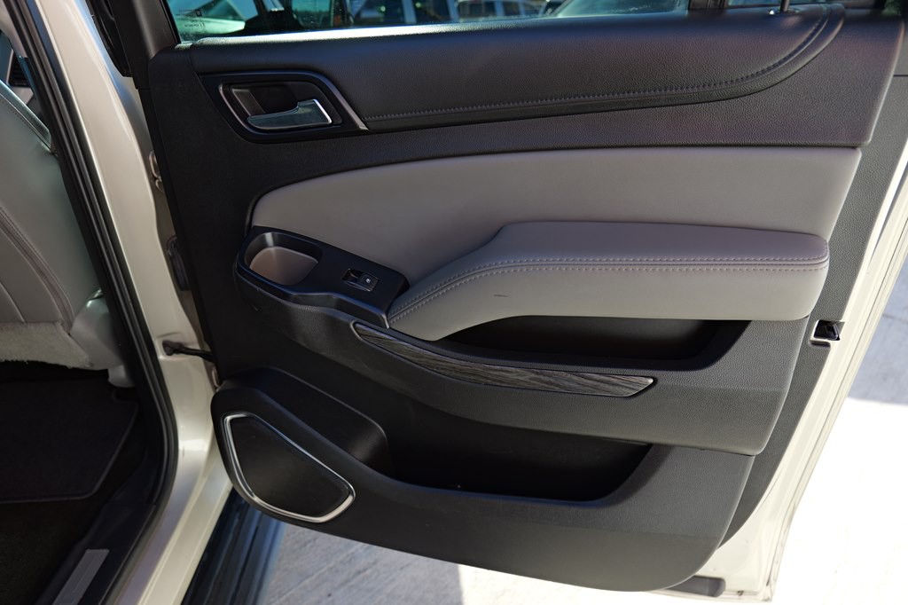2017 Chevrolet Suburban Image 21
