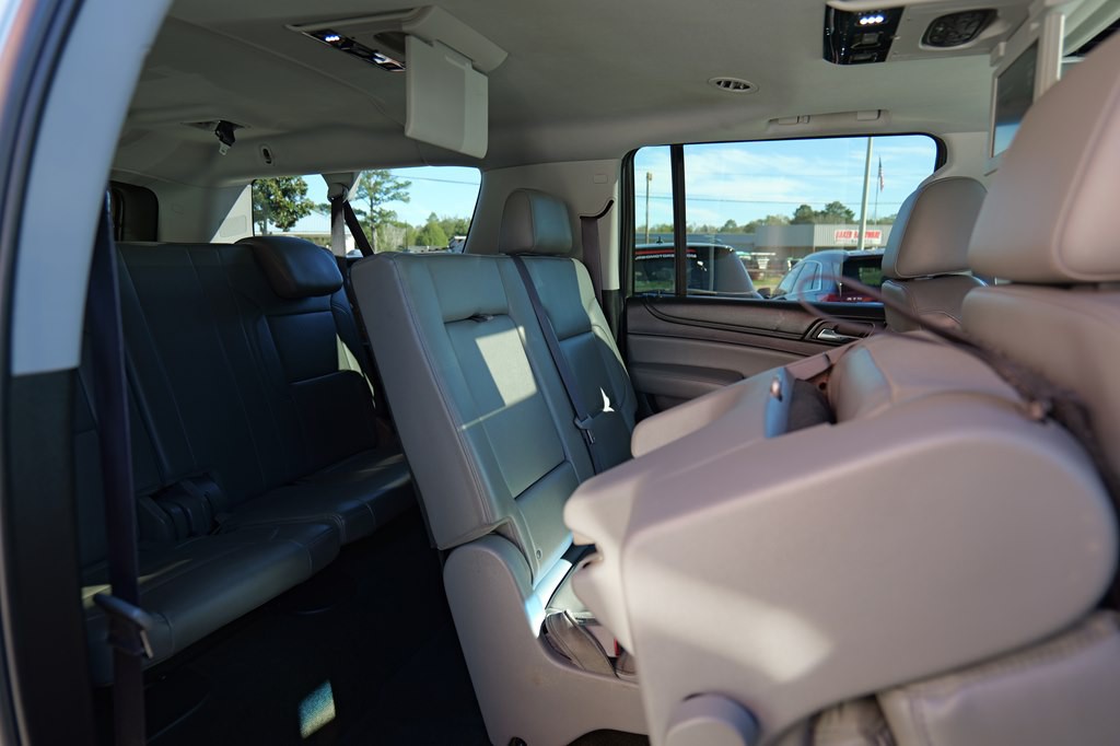 2017 Chevrolet Suburban Image 25