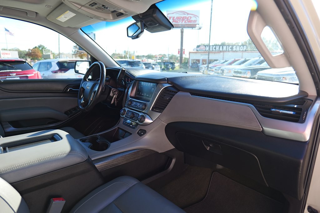 2017 Chevrolet Suburban Image 30