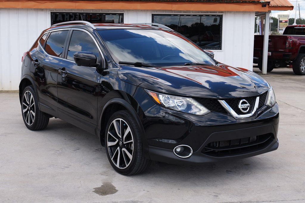 2017 Nissan Rogue Image 1