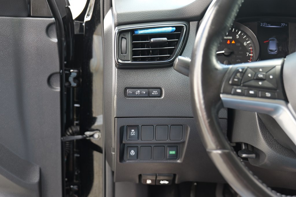 2017 Nissan Rogue Image 37