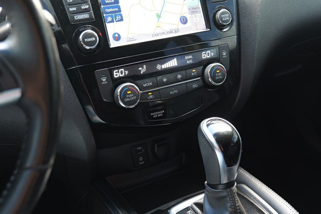 2017 Nissan Rogue Image 43