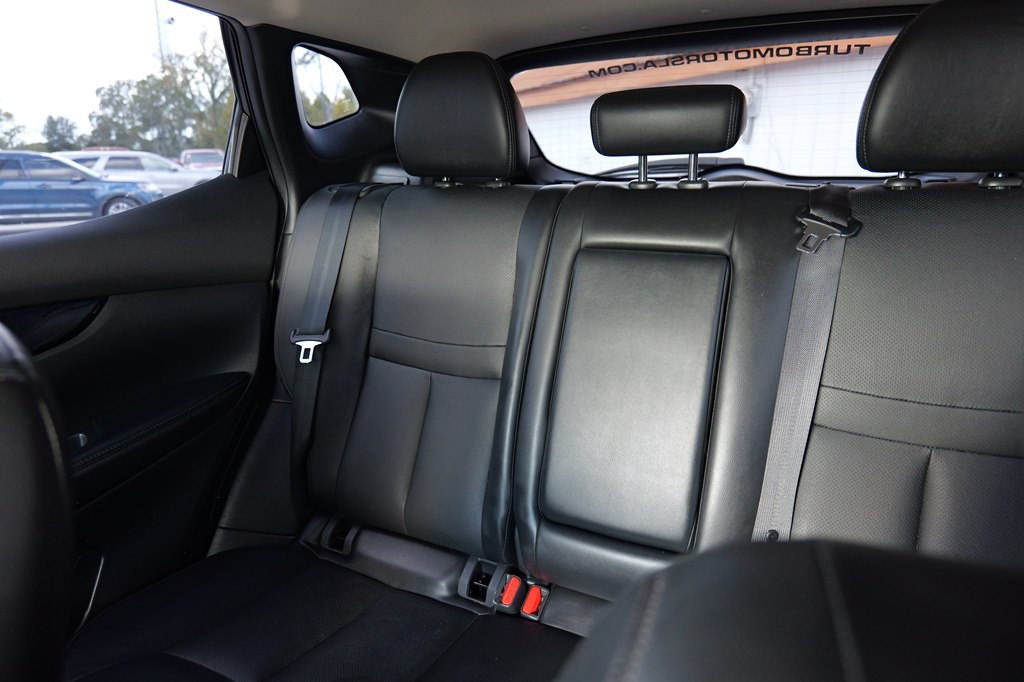 2017 Nissan Rogue Image 46