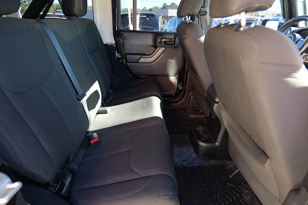 2017 Jeep Wrangler Unlimited Image 24