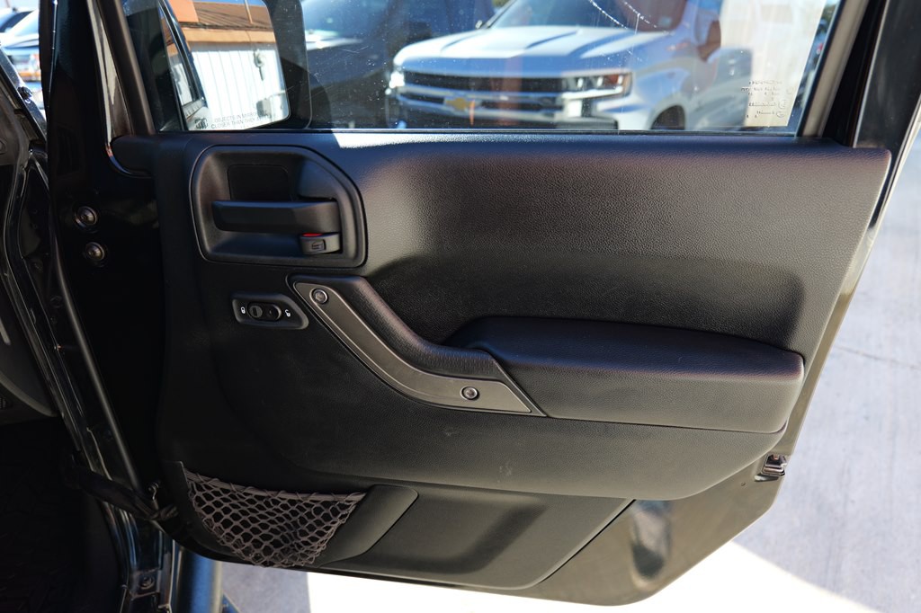 2017 Jeep Wrangler Unlimited Image 25