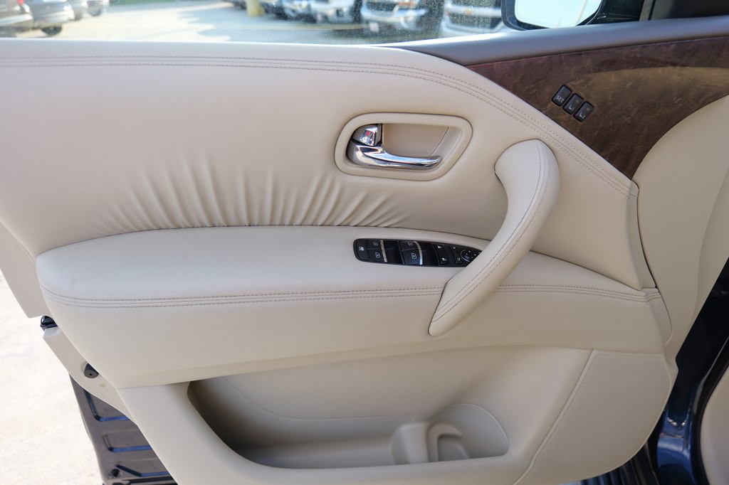 2017 INFINITI QX80 Image 12