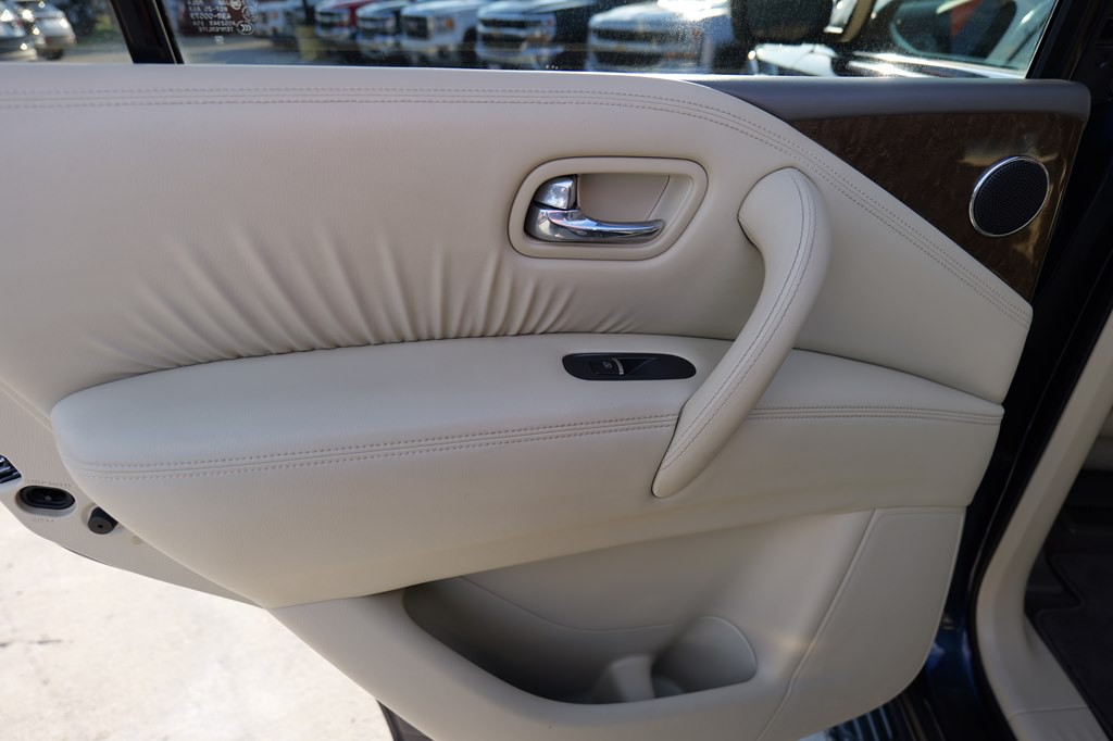 2017 INFINITI QX80 Image 16