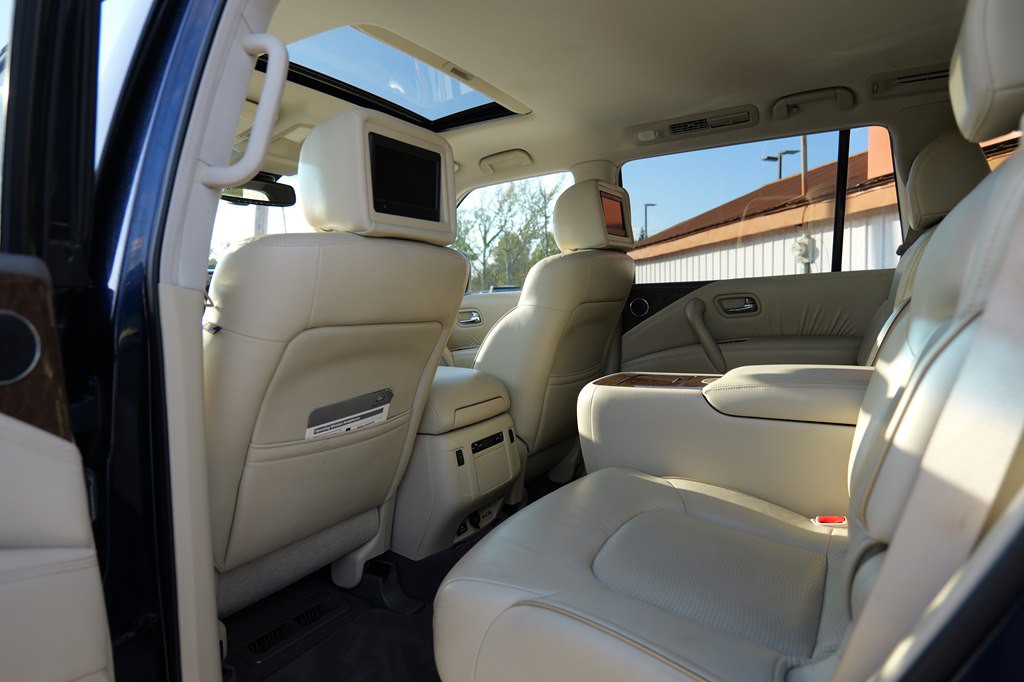 2017 INFINITI QX80 Image 17