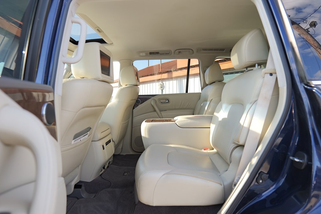2017 INFINITI QX80 Image 18