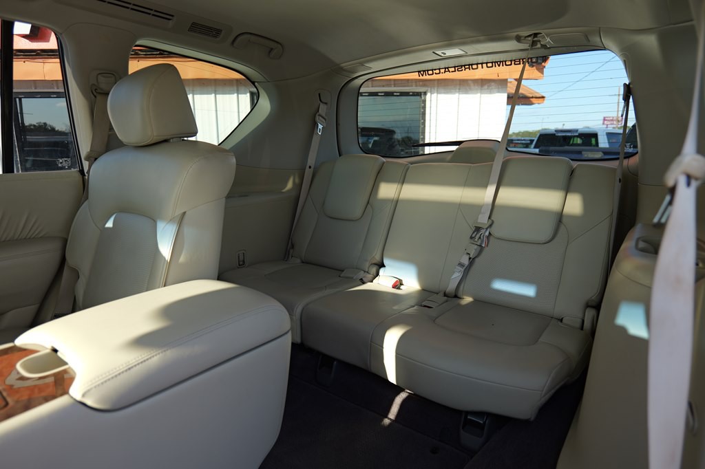 2017 INFINITI QX80 Image 19